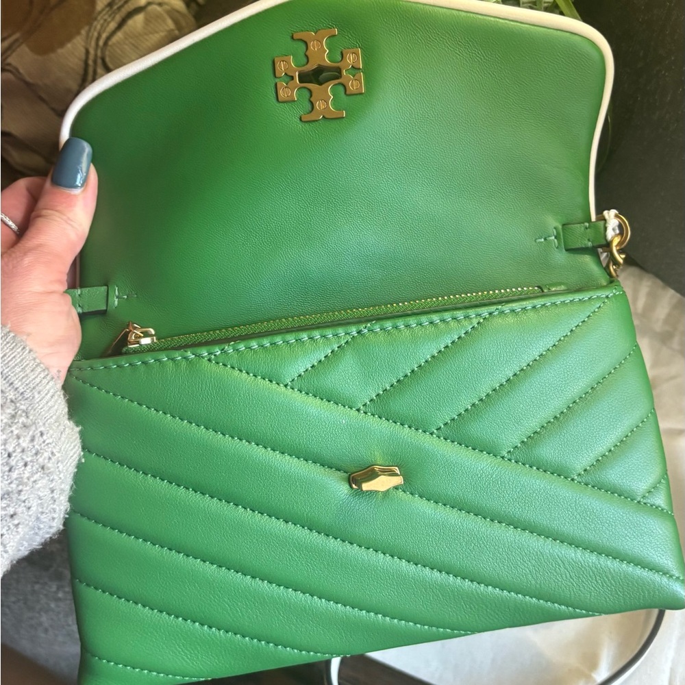 Tory Burch Green Quilted Crossbody with White Trim and Gold Logo - Picture 10 of 15